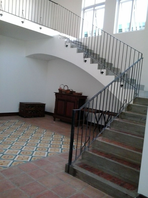 Stair Railing in Wrought Iron Square Bar Scalop Design Stair Railing in Wrought Iron Square Bar Scalop Design