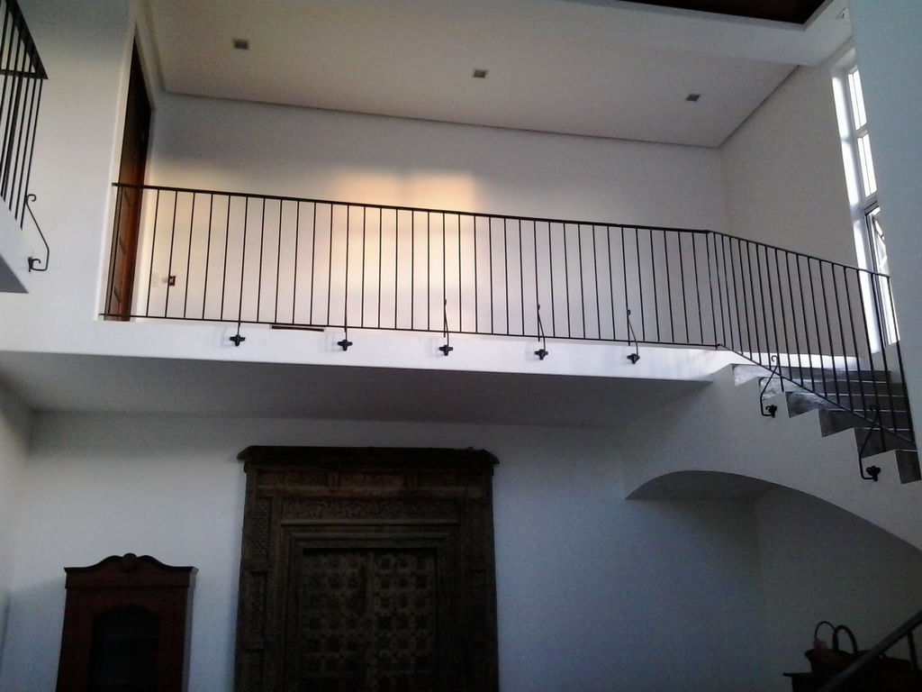 Stair Railing in Wrought Iron Square Bar Scalop Design Stair Railing in Wrought Iron Square Bar Scalop Design