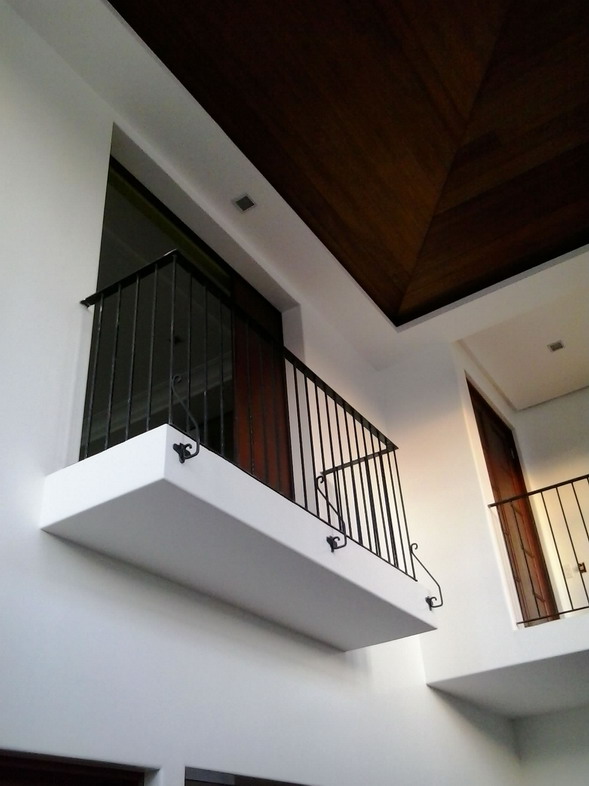 Stair Railing in Wrought Iron Square Bar Scalop Design Stair Railing in Wrought Iron Square Bar Scalop Design