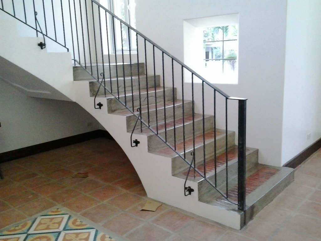Stair Railing in Wrought Iron Square Bar Scalop Design Stair Railing in Wrought Iron Square Bar Scalop Design