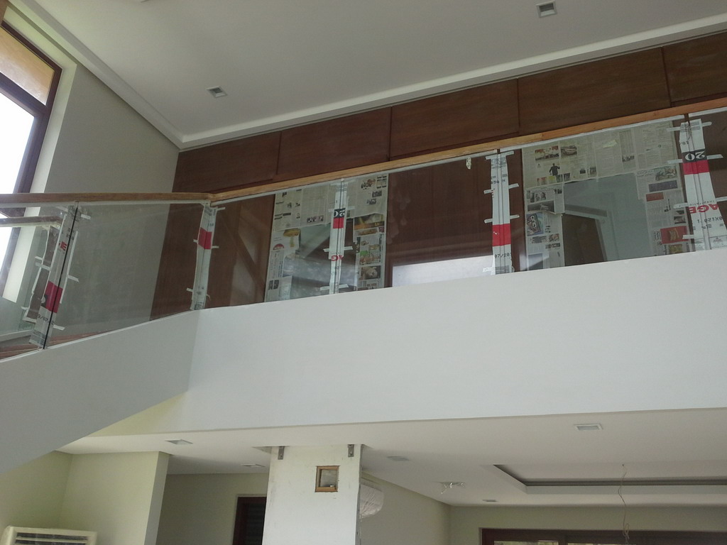 Frameless Glass in Winding Staircase using Curved Clear Tempered Glass Frameless Glass in Winding Staircase using Curved Clear Tempered Glass