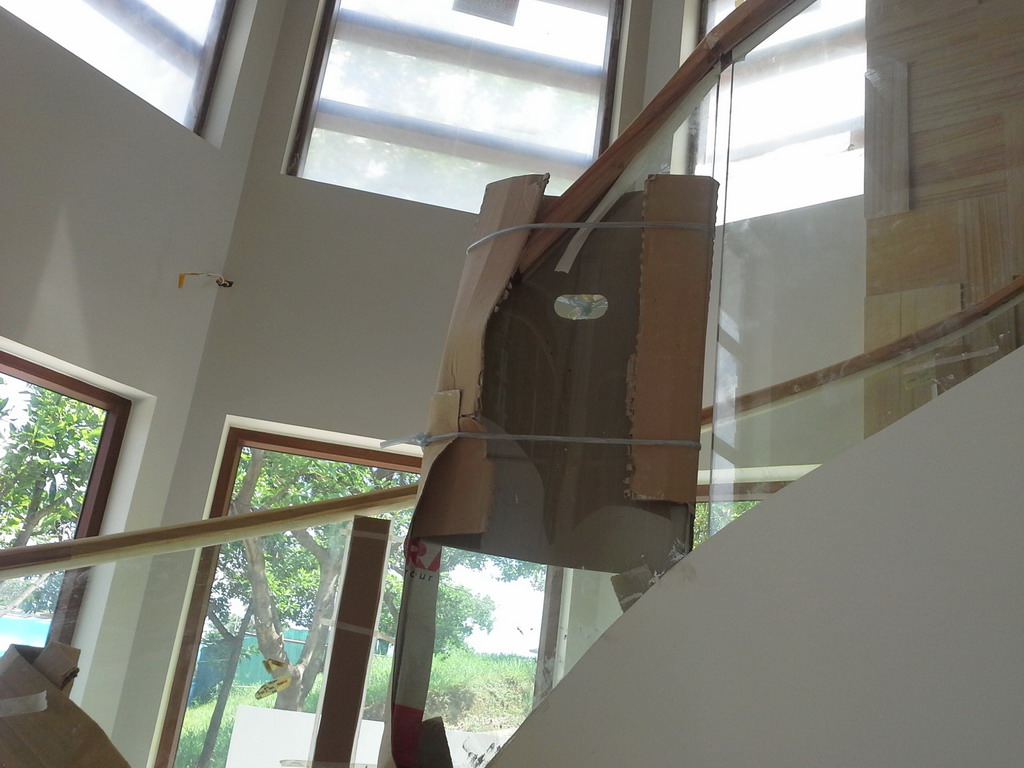 Frameless Glass in Winding Staircase using Curved Clear Tempered Glass Frameless Glass in Winding Staircase using Curved Clear Tempered Glass