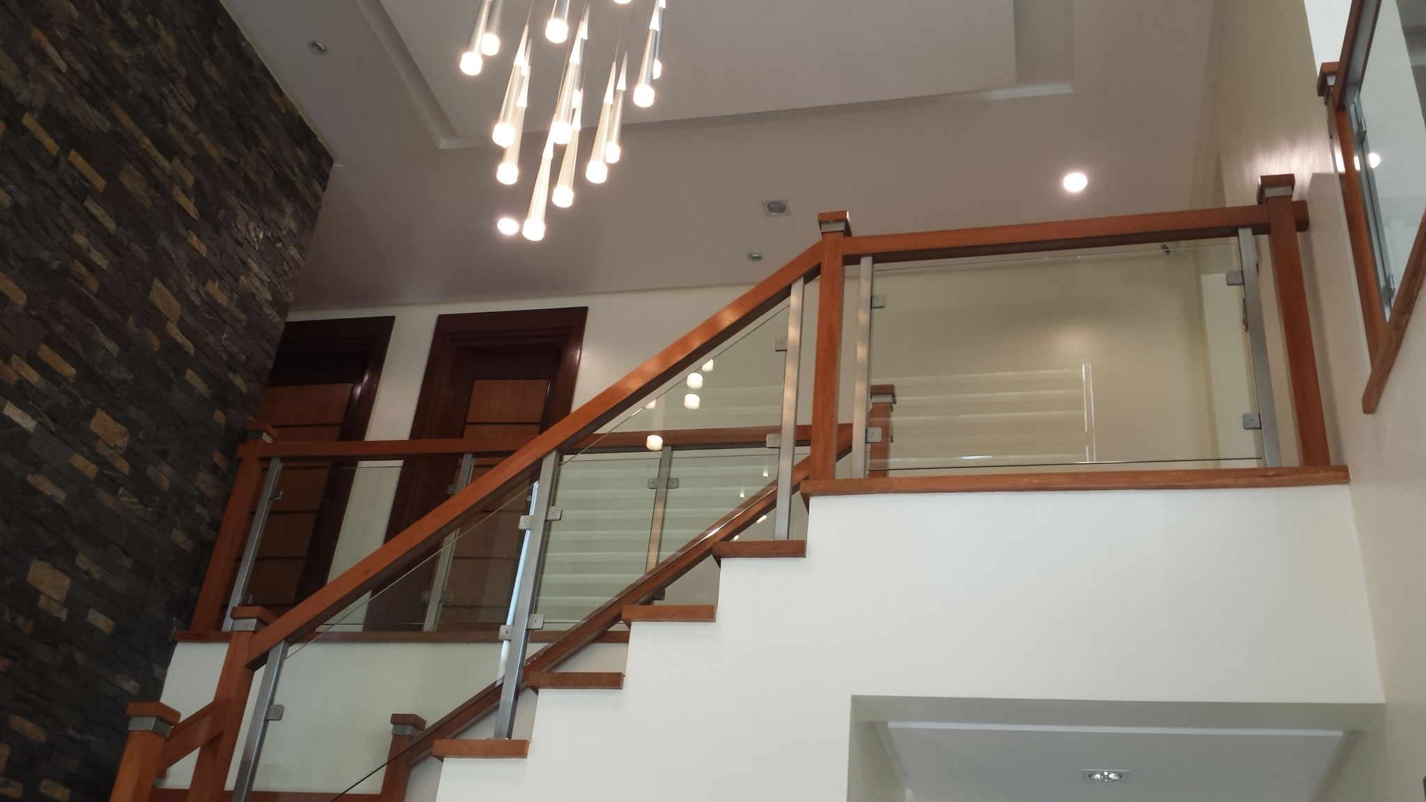 glass-stair-railing-classic-contemporary-design glass-stair-railing-classic-contemporary-design