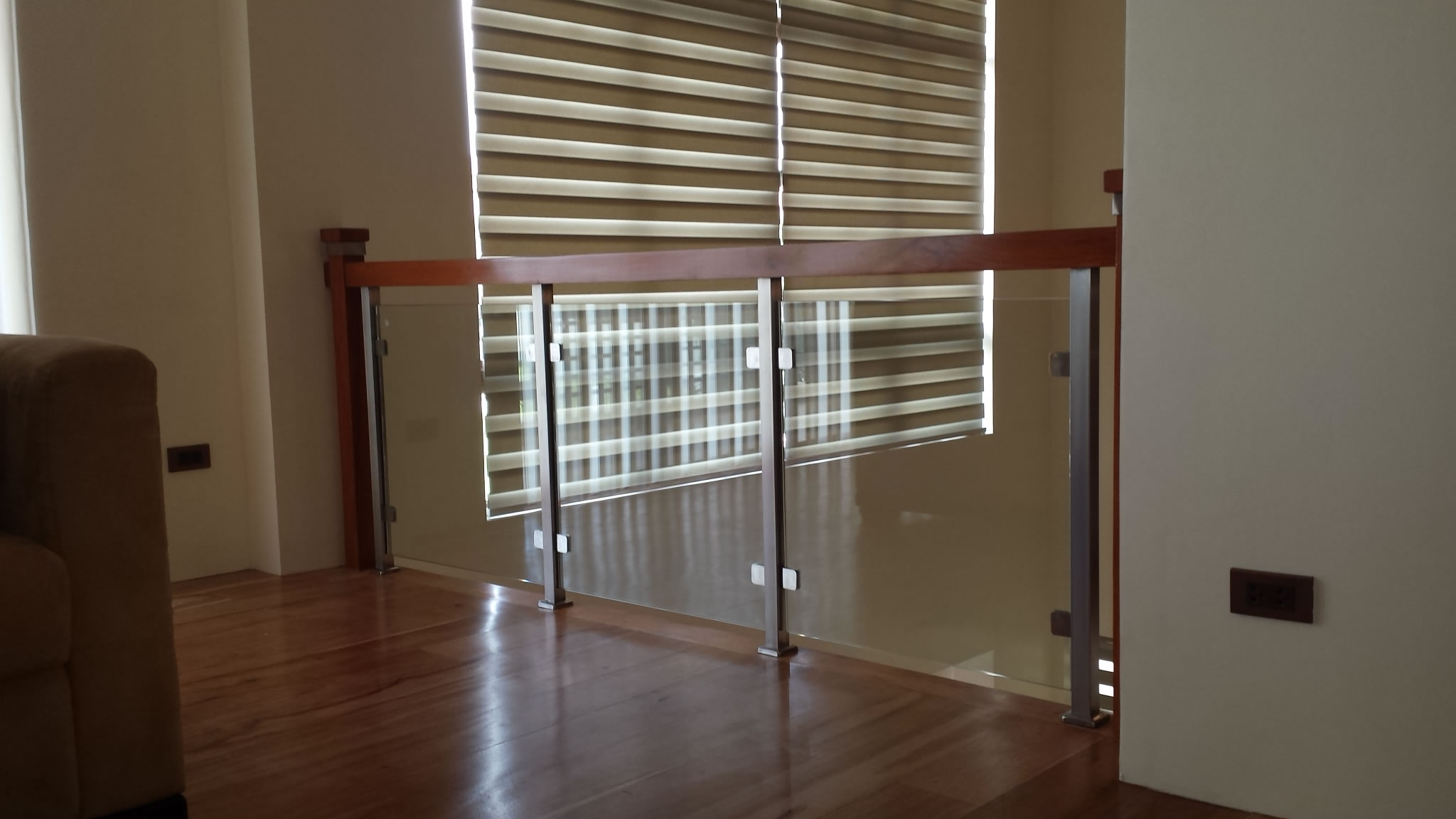 glass-stair-railing-classic-contemporary-design glass-stair-railing-classic-contemporary-design