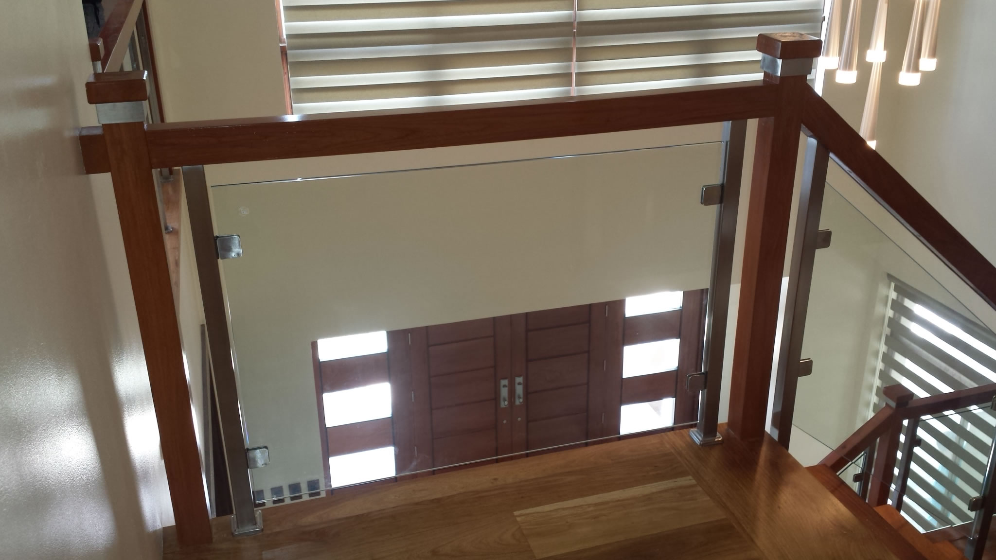 glass-stair-railing-classic-contemporary-design glass-stair-railing-classic-contemporary-design