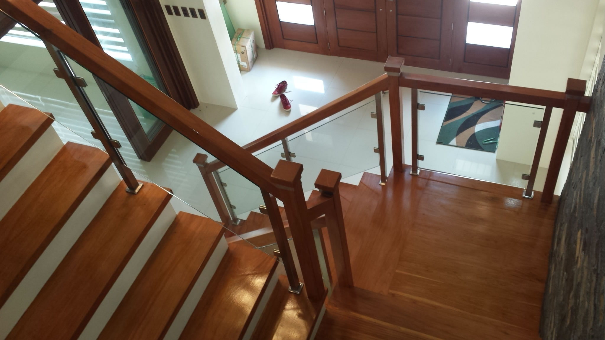 glass-stair-railing-classic-contemporary-design glass-stair-railing-classic-contemporary-design