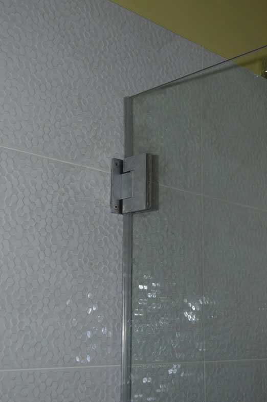 Glass Railing in wrought Iron Frame Glass Railing in wrought Iron Frame