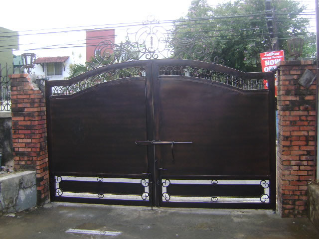 Entrance Gate in Antique Copper Finish Entrance Gate in Antique Copper Finish
