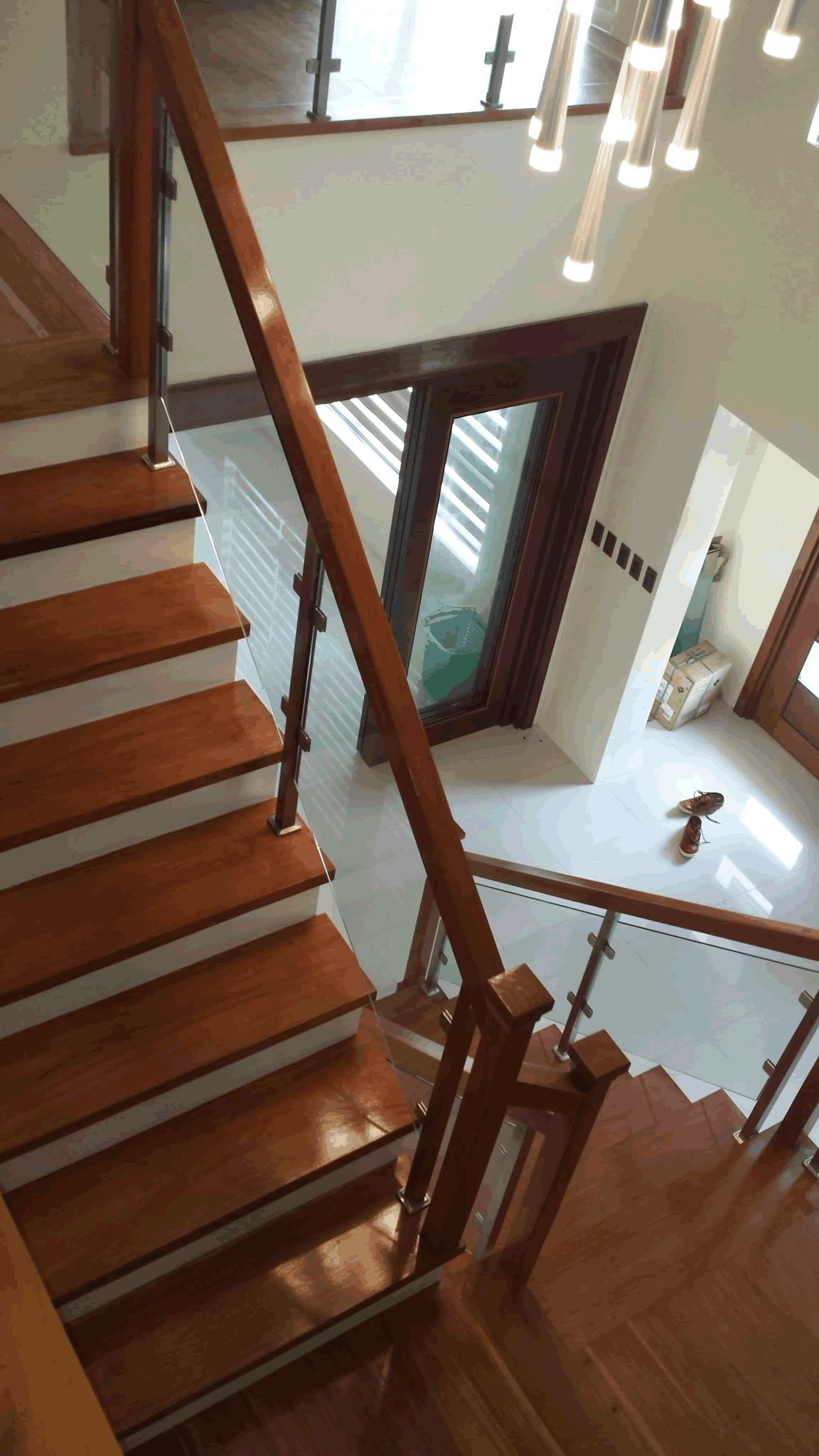 glass-stair-railing-classic-contemporary-design glass-stair-railing-classic-contemporary-design