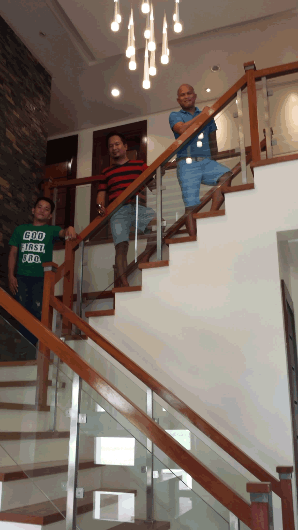 glass-stair-railing-classic-contemporary-design glass-stair-railing-classic-contemporary-design