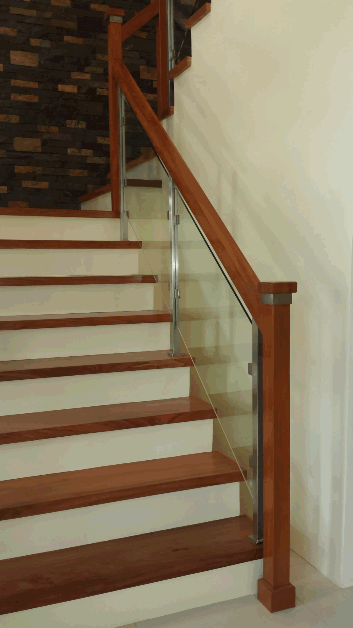 glass-stair-railing-classic-contemporary-design glass-stair-railing-classic-contemporary-design