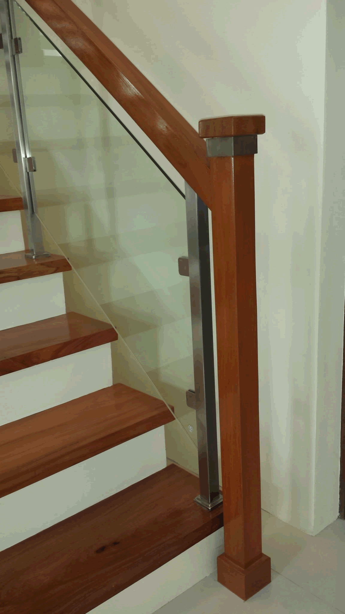 glass-stair-railing-classic-contemporary-design glass-stair-railing-classic-contemporary-design