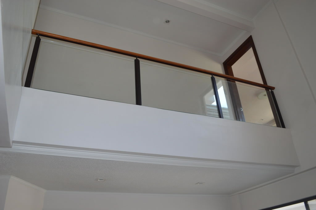 Glass Railing in wrought Iron Frame Glass Railing in wrought Iron Frame