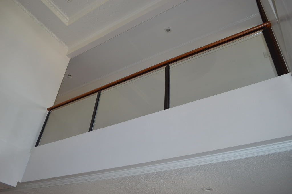 Glass Railing in wrought Iron Frame Glass Railing in wrought Iron Frame