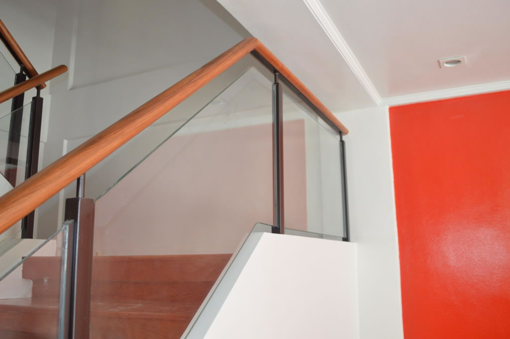 Glass Railing in wrought Iron Frame Glass Railing in wrought Iron Frame