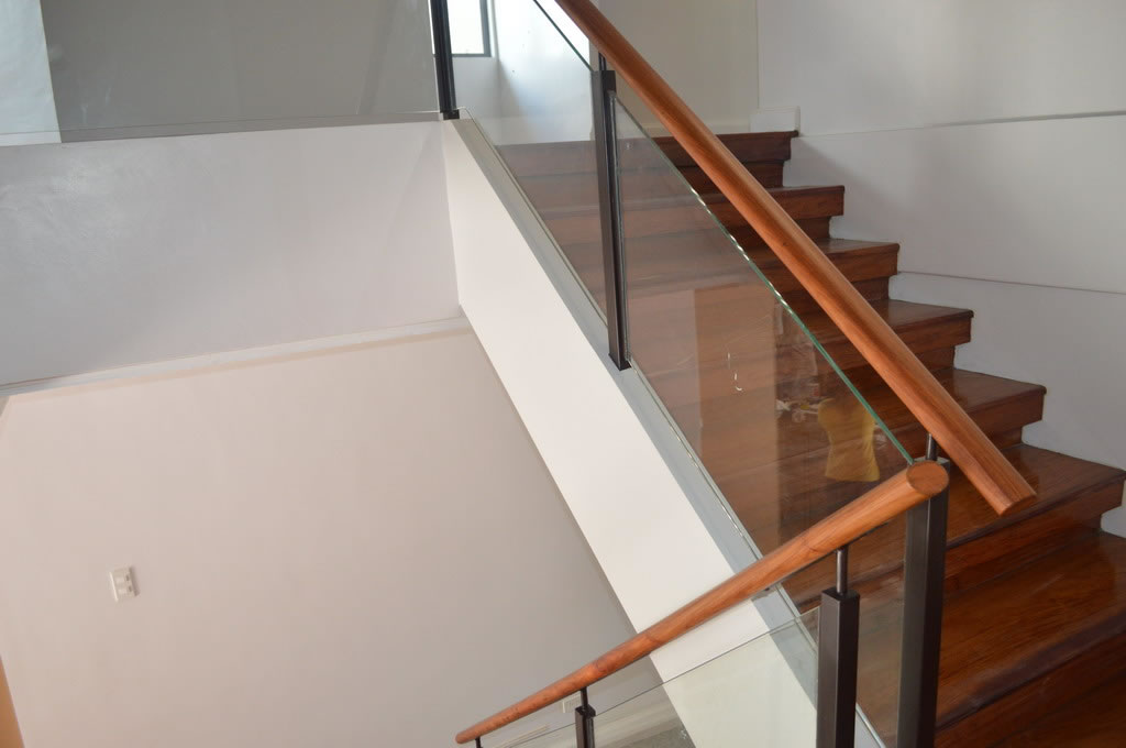 Glass Railing in wrought Iron Frame Glass Railing in wrought Iron Frame