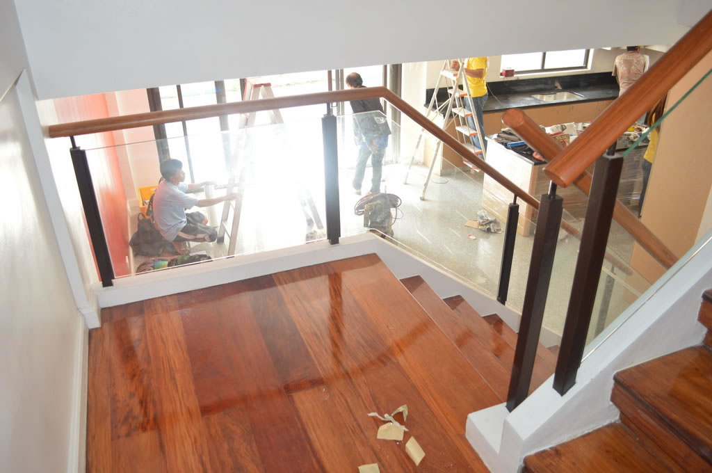 Glass Railing in wrought Iron Frame Glass Railing in wrought Iron Frame