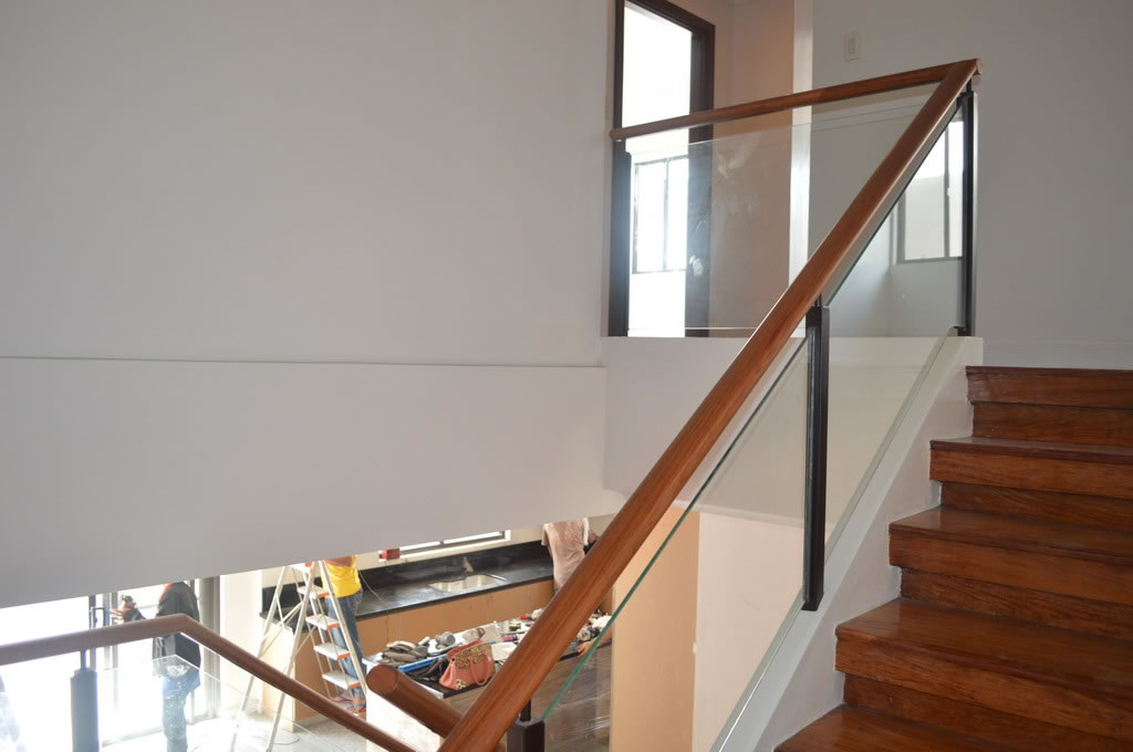 Glass Railing in wrought Iron Frame Glass Railing in wrought Iron Frame