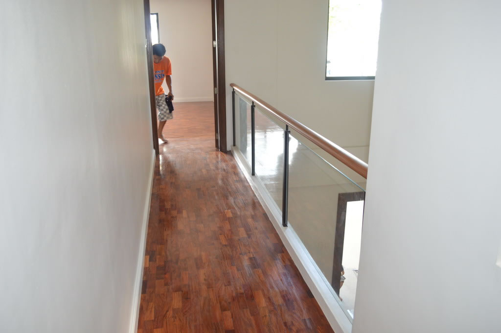 Glass Railing in wrought Iron Frame Glass Railing in wrought Iron Frame