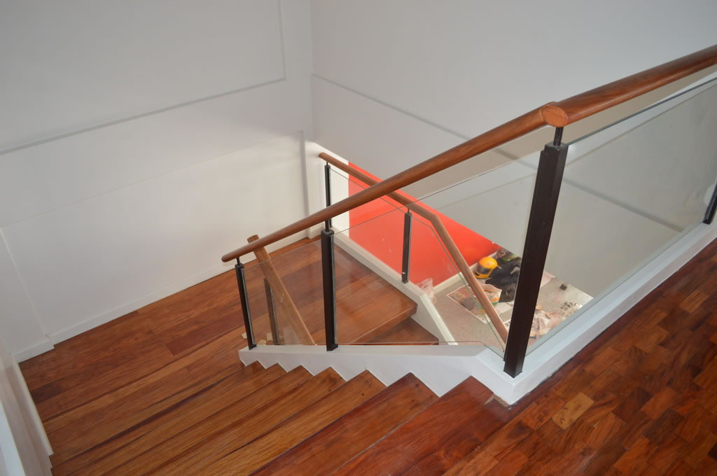 Glass Railing in wrought Iron Frame Glass Railing in wrought Iron Frame