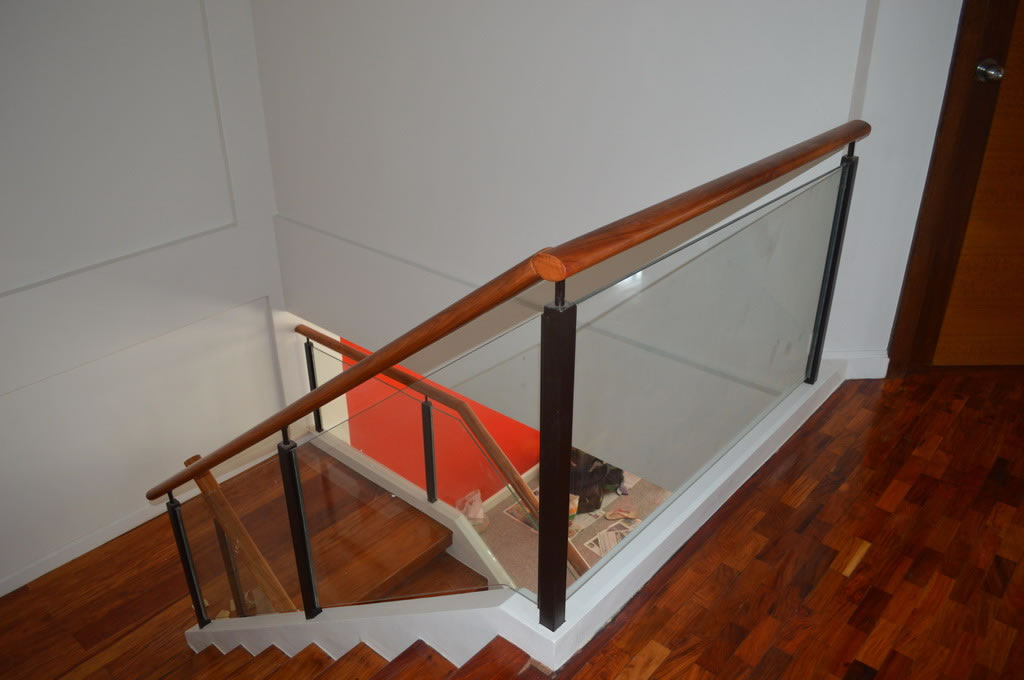 Glass Railing in wrought Iron Frame Glass Railing in wrought Iron Frame