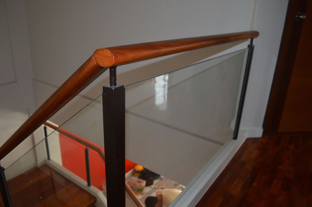 Glass Railing in wrought Iron Frame Glass Railing in wrought Iron Frame
