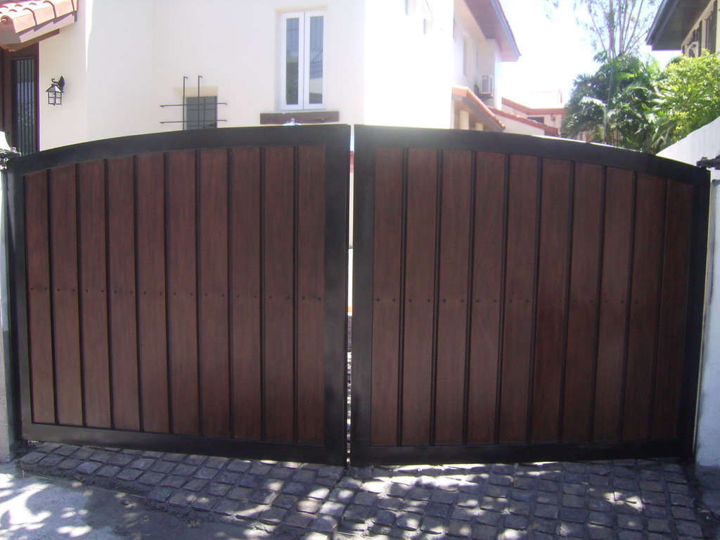Vehicular Gate in G.I. Sheet Bended and in Wood Finish. Vehicular Gate in G.I. Sheet Bended and in Wood Finish.