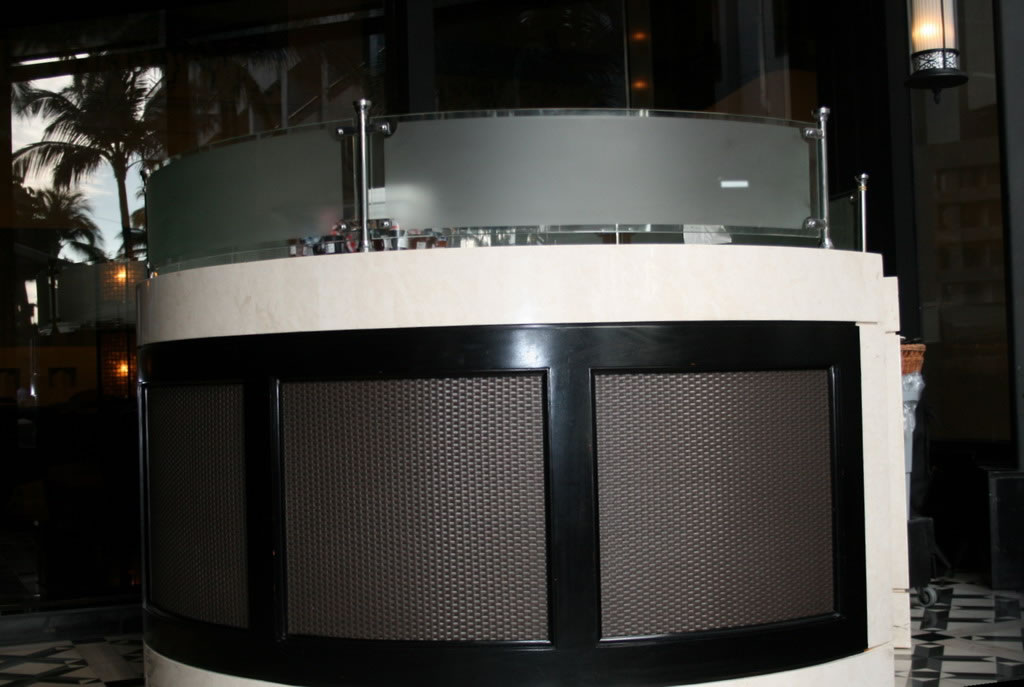 Counter Top Curved Glass with frosted Counter Top Curved Glass with frosted