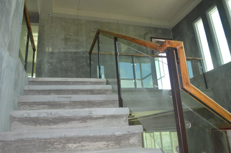 Glass Stair Railing in Metal Frame Glass Stair Railing in Metal Frame