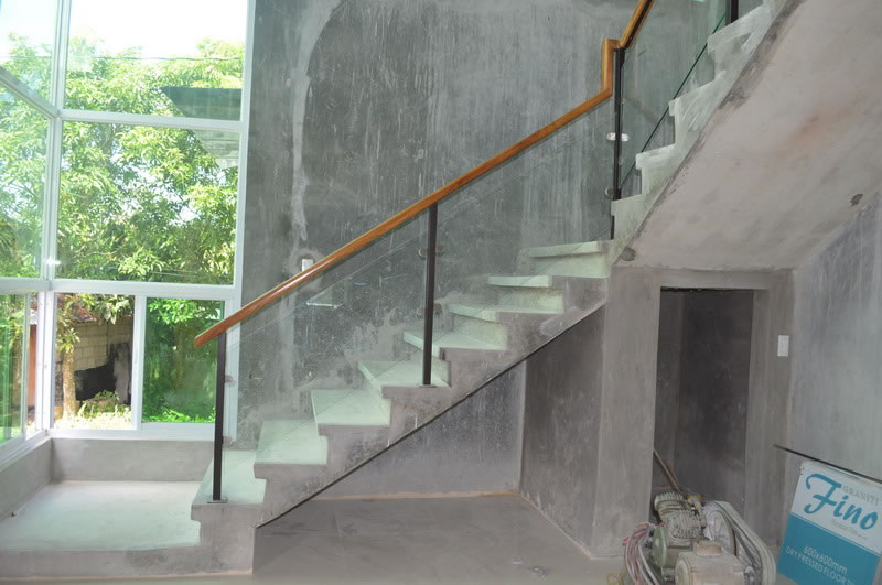 Glass Stair Railing in Metal Frame Glass Stair Railing in Metal Frame