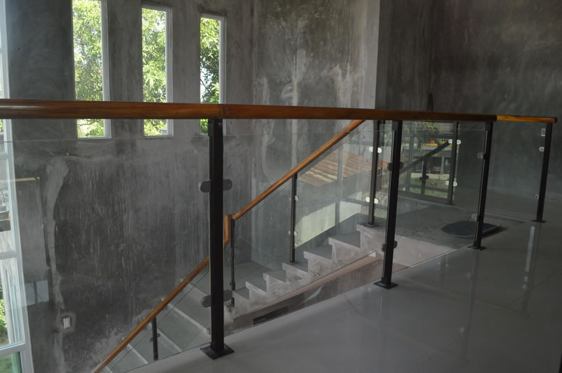 Glass Stair Railing in Metal Frame Glass Stair Railing in Metal Frame