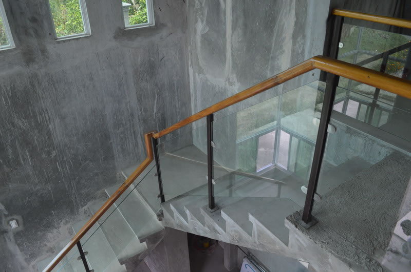 Glass Stair Railing in Metal Frame Glass Stair Railing in Metal Frame