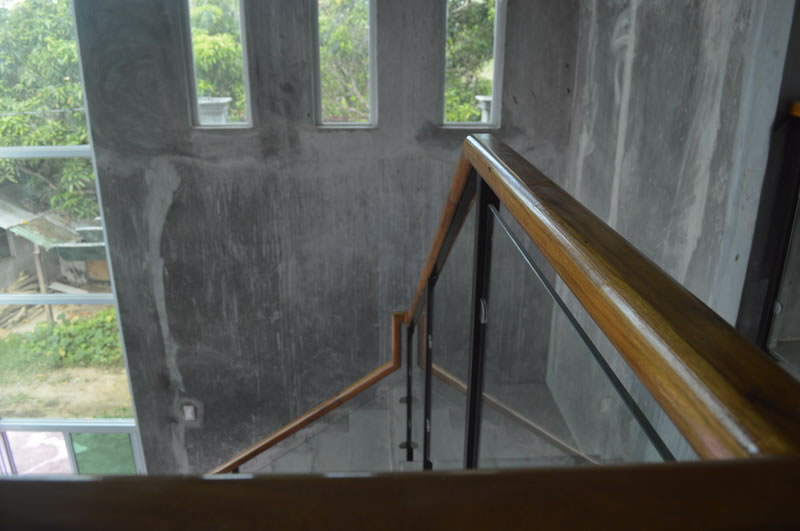 Glass Stair Railing in Metal Frame Glass Stair Railing in Metal Frame